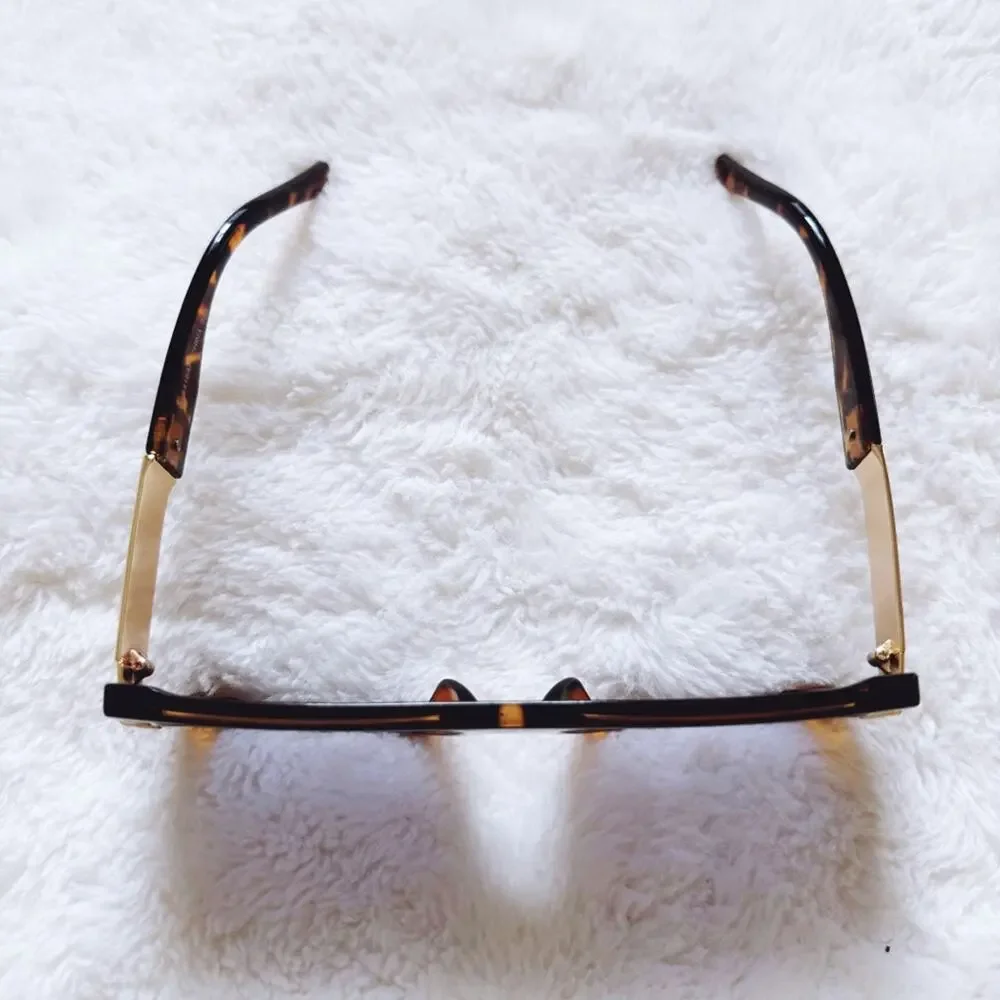 Stylish Black and Tortoise Sunglasses - Picture 4 of 9